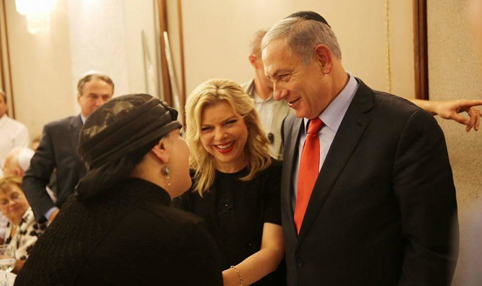 Sara Zoabi med Sara og Benjamin Netanyahu (fra Zoabis Facebook-side).