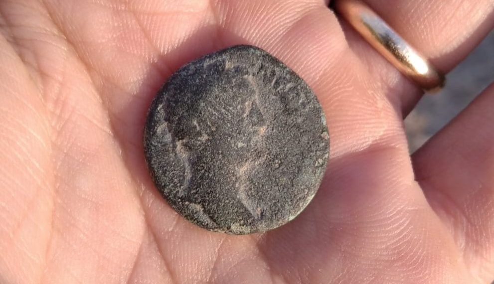 2. Framsiden av mynten med hodet til den romerske keiseren Antoninus Pius. Foto: Nir Distelfeld, Israel Antikvitets
Autoritet.