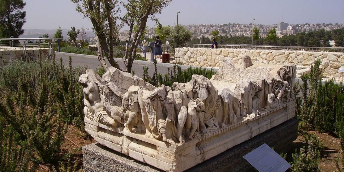 Wikimedia Commons : Eksemplet er hentet fra Israel sarkofag museum
