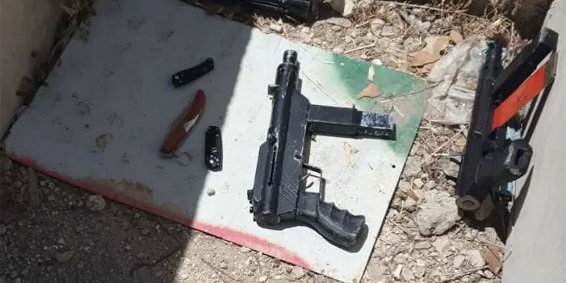 Våpen beslaglagt etter terrorangrep i samaria 07.05.2021 (foto: Grensepolitiets talsperson).