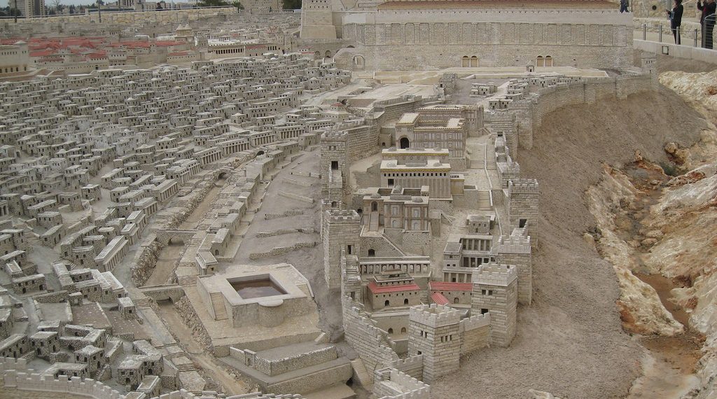 Kilde : Wikimedia Commons En modell av det gamle Jerusalem.  f