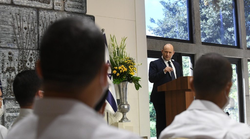 Statsminister Naftali Bennett roste ISA-personell for fremragende tjeneste for landet Israel. Foto: GPO