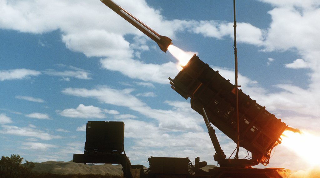 Illustrasjonsfoto fra det amerikanske luftforsvaret - https://picryl.com/media/an-mim-104-patriot-missile-is-fired-by-members-of-btry-b-8th-bn-43rd-air-defense-930063.