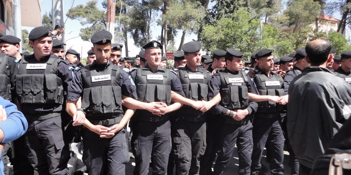 Bildet viser styrker fra det palestinske politiet. 
Foto: Wikipedia Commons