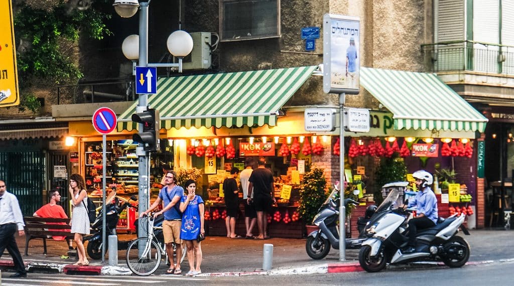 Fra frukthandel i krysset mellom Ben Gurion og Dizengoff street i Tel Aviv. Foto: Ted Eytan - https://www.flickr.com/photos/taedc/28178321342 / https://creativecommons.org/licenses/by-sa/2.0/.