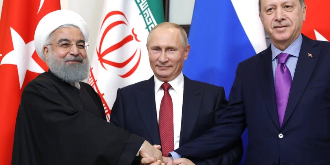 Russlands Vladimir Putin, Irans Hassan Rouhani og Tyrkias Recep Tayyip Erdoğan i 2017. Foto: http://www.kremlin.ru/events/president/news/56152/photos / https://creativecommons.org/licenses/by/4.0/.