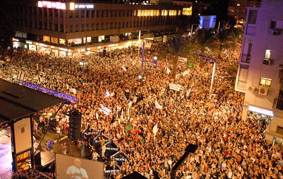 Foto fra protester på Habima-plassen i Tel Aviv i 2011. Foto: https://www.flickr.com/people/61966402@N00 /Creative Commons License 2.0.