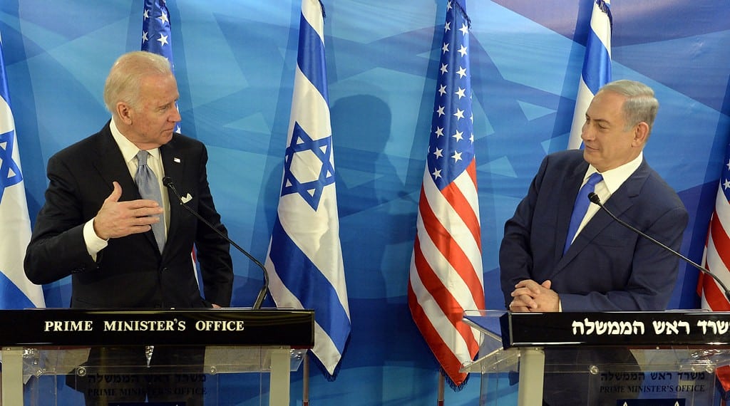 Joe Biden, som visepresident, sammen med Benjamin Netanyahu i hans forrige periode som Israels statsminister (2016). Avstanden er stor mellom deler av Israels nye regjering og Biden-administrasjonen. Foto: U:S: Embassy Jerusalem / https://www.flickr.com/photos/usembassyta/25351747720.