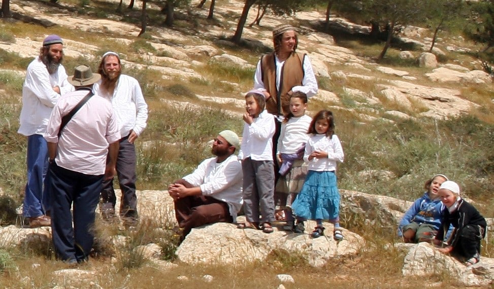 Israeli settlers from the Havat Ma'on outpost. Foto: https://www.flickr.com/photos/joshhough/2100674231.