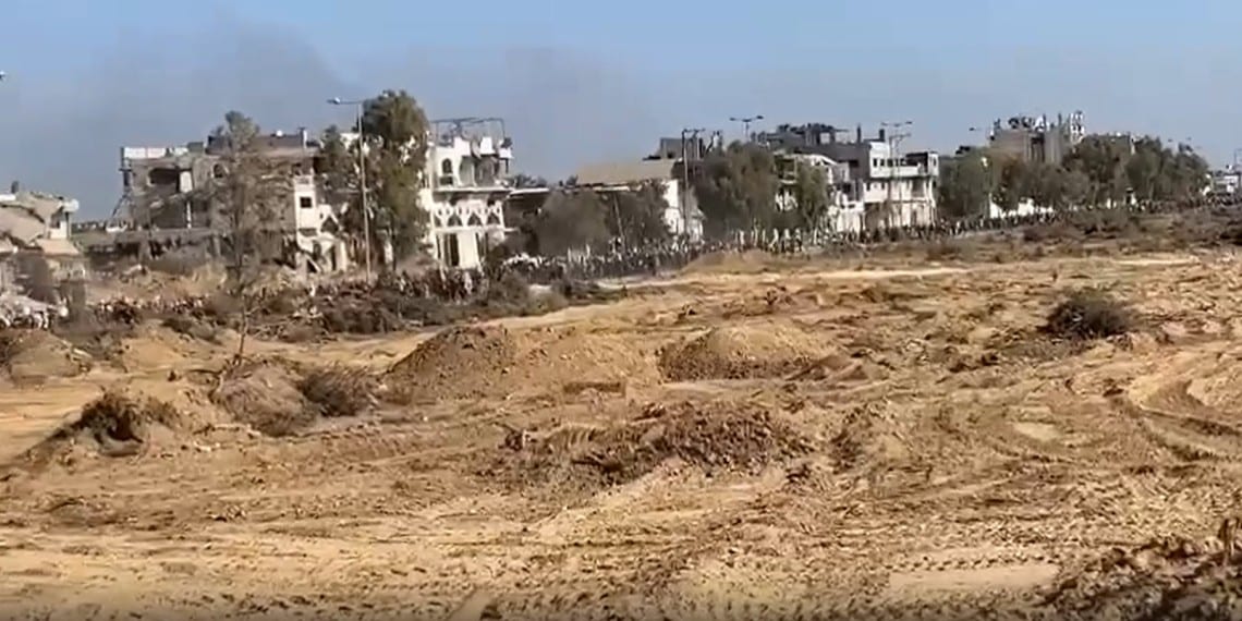 Store antall sivile har gått sørover på Gaza etter IDFs ordre. IDF beskytter dem mot Hamas. Stillbilde fra video.