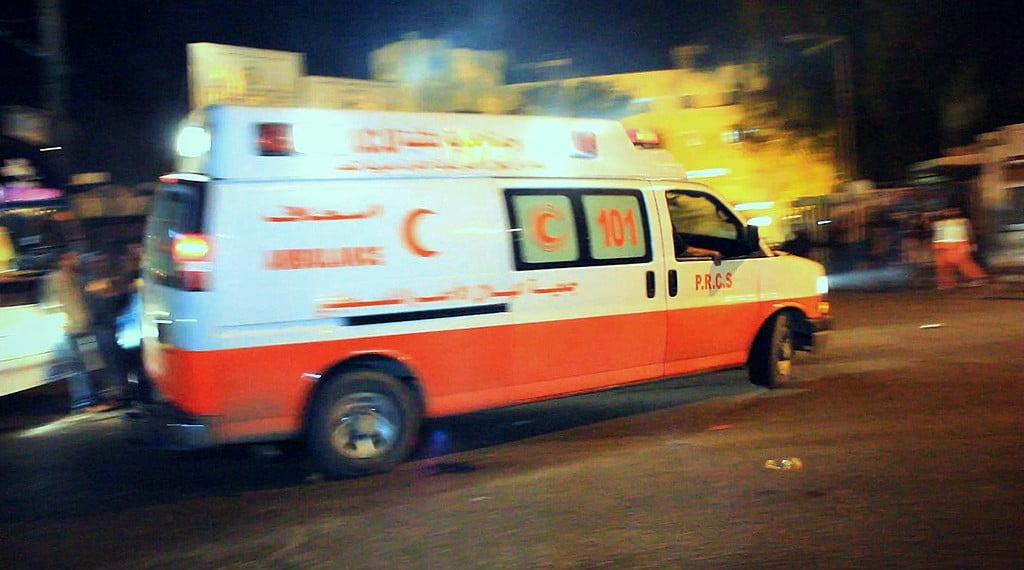 Ambulanse på Gaza - hva er på innsiden? Foto: Gigi  Ibrahim from Cairo, Egypt, CC BY 2.0 , via Wikimedia Commons